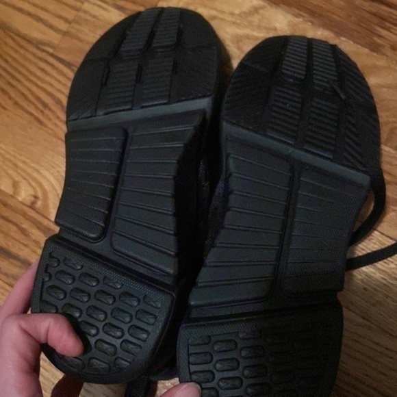 Fabletics || NWOT Venice Performance Sneaker {Black} - Picture 8 of 11